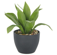 Decoratieve kunstplant in een zwarte pot met stenen.