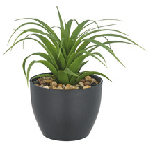 Kunstplant in pot met stenen