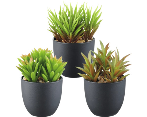 Drie kunstplanten in potten
