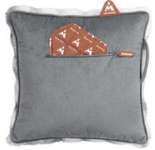 Grijs sierkussen met warmtekussen en Montandor logo