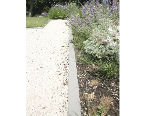 Tuinpad met grind en gazonrandstenen