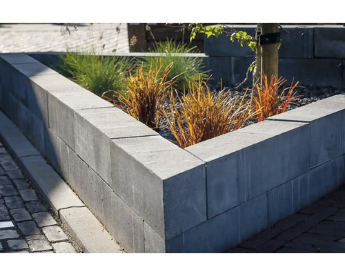 Decoratieve elementen van betonstenen met beplanting