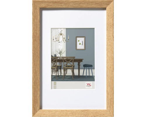 Houten fotolijst met passe-partout voor een ingerichte eetkamer
