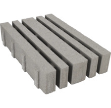 Grijze gazonrandstenen van beton