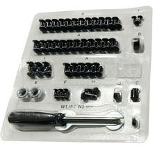 Assortiment met schroeven en gereedschap in een transparante plastic verpakking