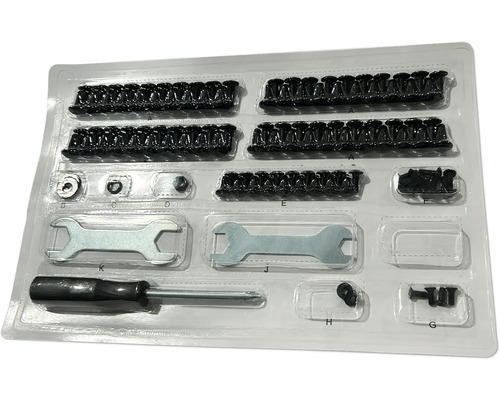 Gereedschapsset met schroeven, moersleutels en schroevendraaier in plastic verpakking