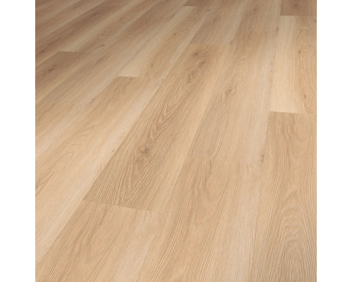 Gelegde laminaatvloer met houtstructuur