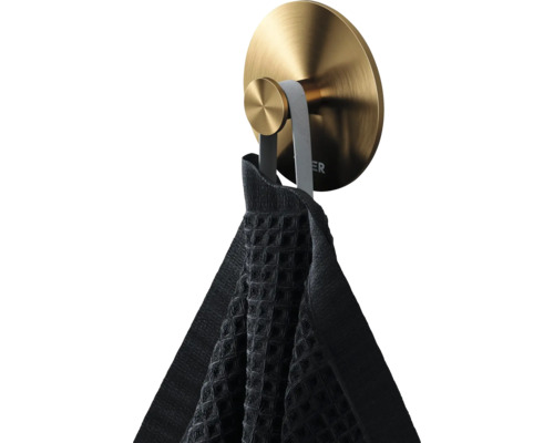Metalen handdoekhouder met handdoek