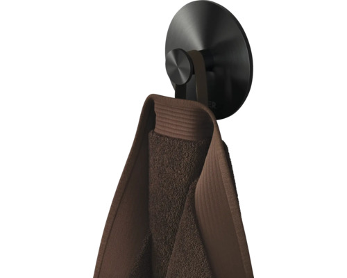 Handdoekhaak met bruine handdoek