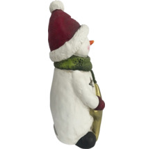 Sneeuwpopfiguur met muts, sjaal en lantaarn als kerstdecoratie
