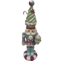 Decoratieve notenkraker in de vorm van een snoepje voor de kerstperiode