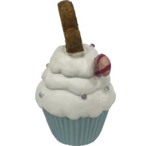 Decoratieve cupcake met glazuur en wafel als decoratie