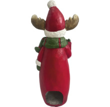 Decoratief elandfiguur met rode muts en groene sjaal voor de kerstperiode