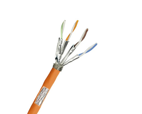DRAKA Netwerkkabel simplex CAT7 DCA S/FTP, 100 meter Close-up van een oranje datakabel met kleurgecodeerde aders en afscherming