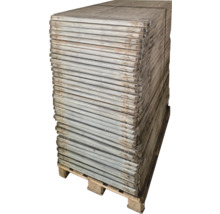 Stapel bekistingspanelen op een pallet