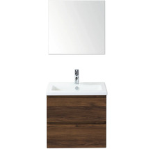 Wastafelmeubel met houten onderkast, wastafel, spiegel en kraan voor de badkamer