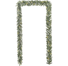 Decoratieve dennen slinger met verlichting voor feestelijke gelegenheden.