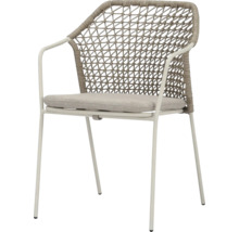 Stoel met armleuningen, koordvlechtwerk en zitkussen