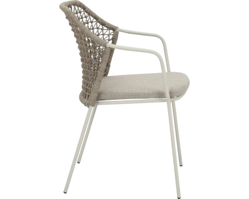 Stoel met armleuningen, zitkussen en gevlochten rugleuning