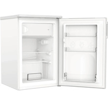 Open witte koelkast met planken