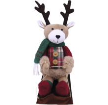 Decoratieve rendierslee van stof met gewei en sjaal als kerstversiering