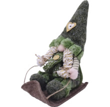 Decoratief figuur als kabouter op slee met hartapplicatie op de muts