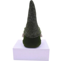 Decoratieve kabouter met lange muts, achteraanzicht