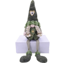 Decoratieve kerstkabouter met gestreepte benen en hart op de muts