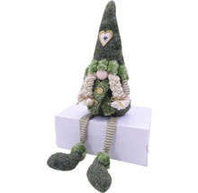 Decoratieve stoffen pop met gestreepte broek en muts