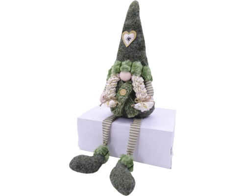 Decoratieve stoffen pop met gestreepte broek en muts
