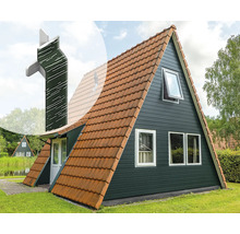 A-vormig huis met dakpannen en dakgoot