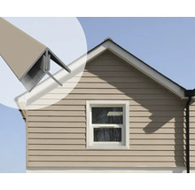 Gevel van een huis met een raam en een gevelbekledingsprofiel