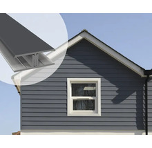 Gevelbekleding met kunststof panelen en detail van een H-profiel voor de verbinding van de gevelpanelen.