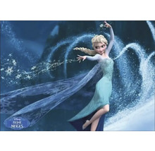 Elsa, de ijskoningin, danst voor een achtergrond van ijs en sneeuw.