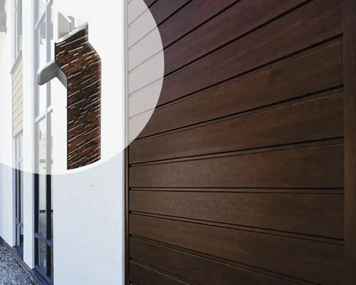 Close-up van een garagedeurhendel met houten textuur