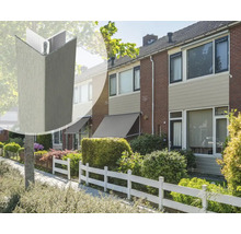 Close-up van een gevelprofiel met woongebouwen op de achtergrond
