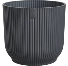Grijze bloempot met ribbelstructuur en Elho logo