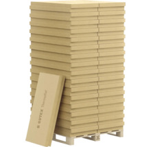 Stapel houtvezel isolatieplaten op een pallet