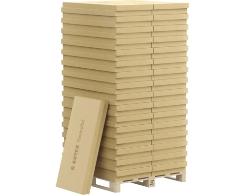 Stapel houtvezel isolatieplaten op een pallet