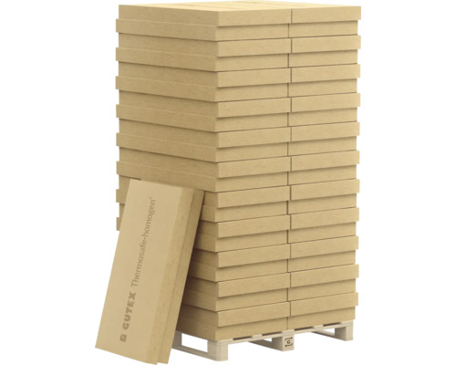 Stapel houtvezelisolatieplaten op een pallet