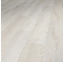 Gelegde lichte laminaatvloer met houtlook.