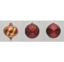 Drie kerstballen met verschillende patronen