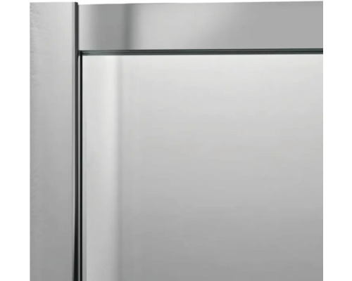 Detailopname van een douchecabine met glazen wand en metalen frame