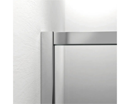 Detail van een douchecabine met frame en glas