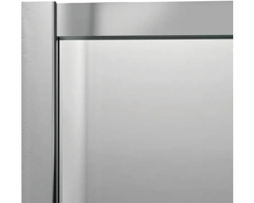 Detailopname van een douchecabine met glazen wand en frame