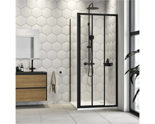 Moderne badkamer met douchewand, wastafel en zeshoekige tegels