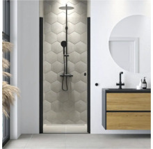 Moderne badkamer met douche, wastafel en ronde spiegel