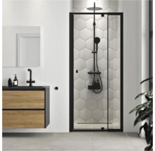 Moderne badkamer met inloopdouche, zwart douchesysteem en wastafel met houten front