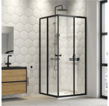 Inloopdouchecabine met zwart frame in een badkamer met zeshoekige wandtegels.