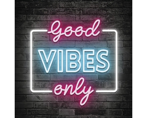 Neonreclame met de tekst Goede sfeer alleen